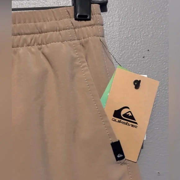 NWT Boys Quiksilver Khaki Amphibian Walkshorts - Picture 2 of 11